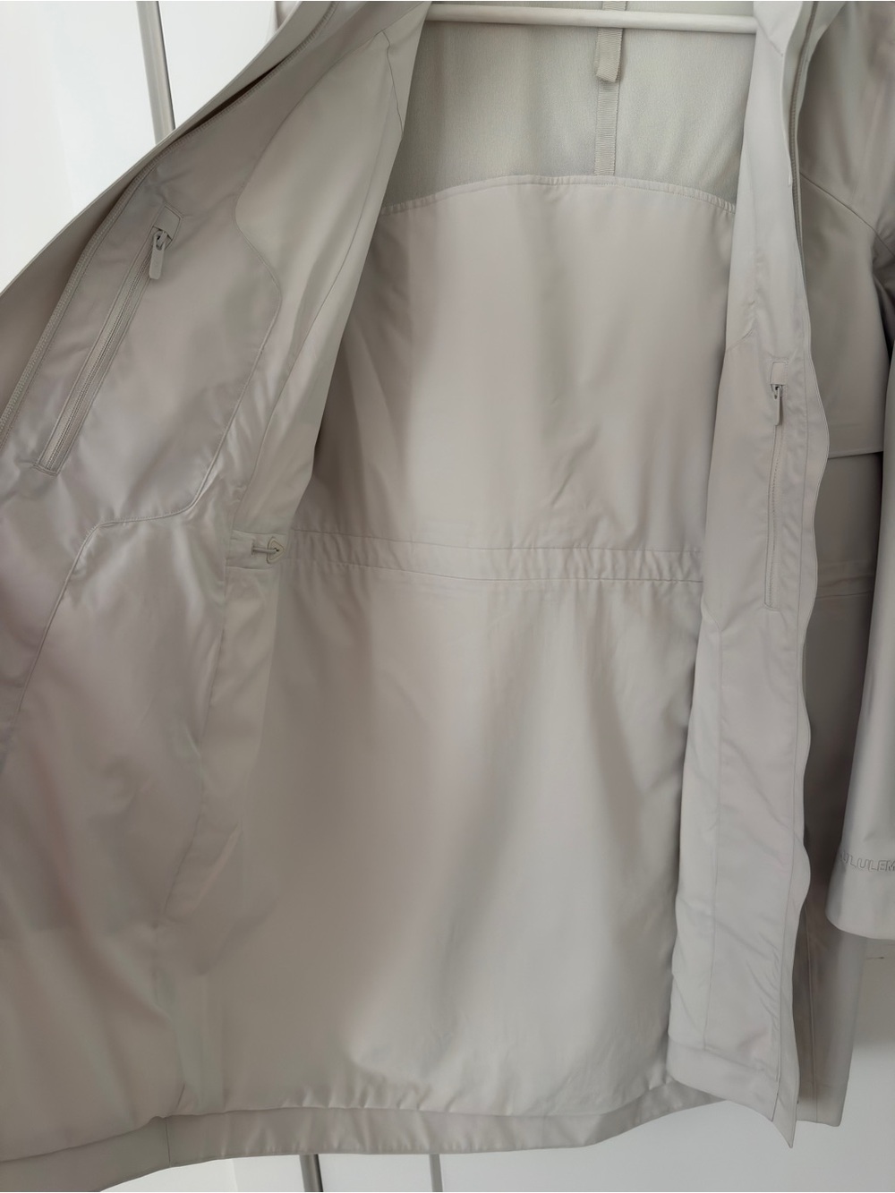 Lululemon Rain Rebel Jacket Bone Size 8 Like New - Picture 3 of 6